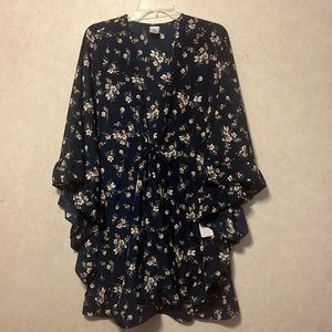 Ladies Cover-Up/kimono. Navy/Floral print. Size XXL/XXXL.